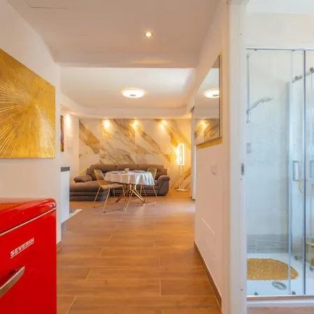 La Maison Doree *