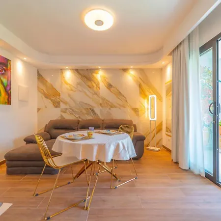 La Maison Doree דירה *